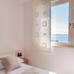 Sea View- Spacious With Shared Pool *