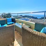 Apartment Sea View- Spacious With Shared Pool Split