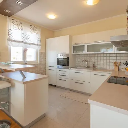 Sea View- Spacious With Shared Pool Διαμέρισμα