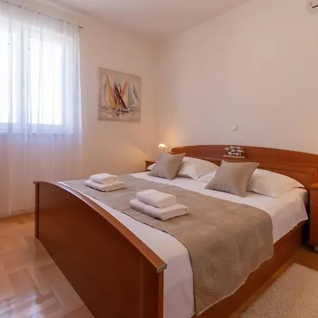 아파트 Sea View- Spacious With Shared Pool 스플리트