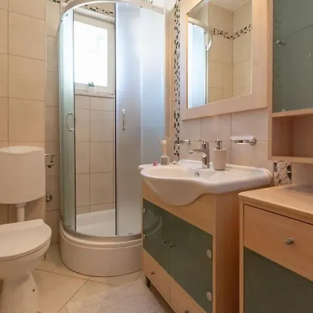 Sea View- Spacious With Shared Pool 아파트 스플리트