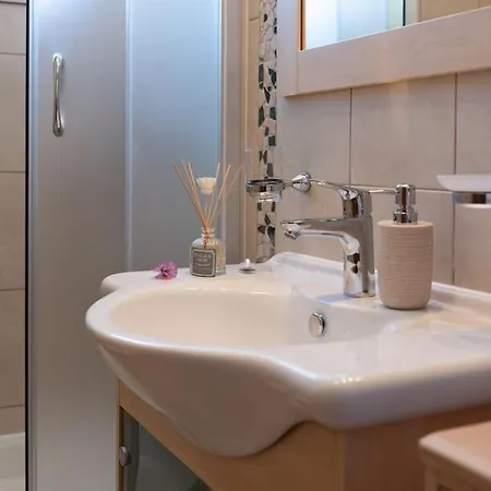 Διαμέρισμα Sea View- Spacious With Shared Pool