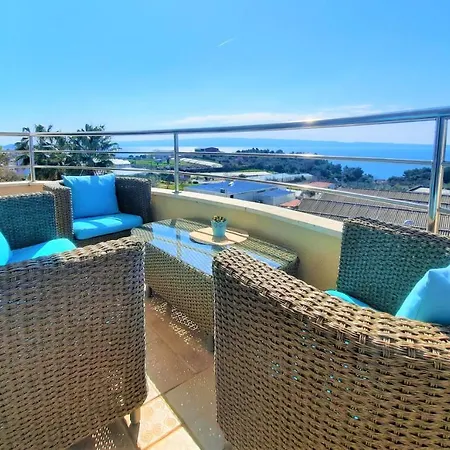 아파트 Sea View- Spacious With Shared Pool 스플리트