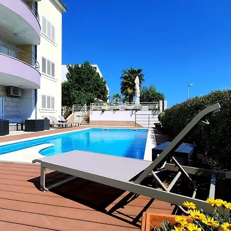 Sea View- Spacious With Shared Pool 아파트 스플리트