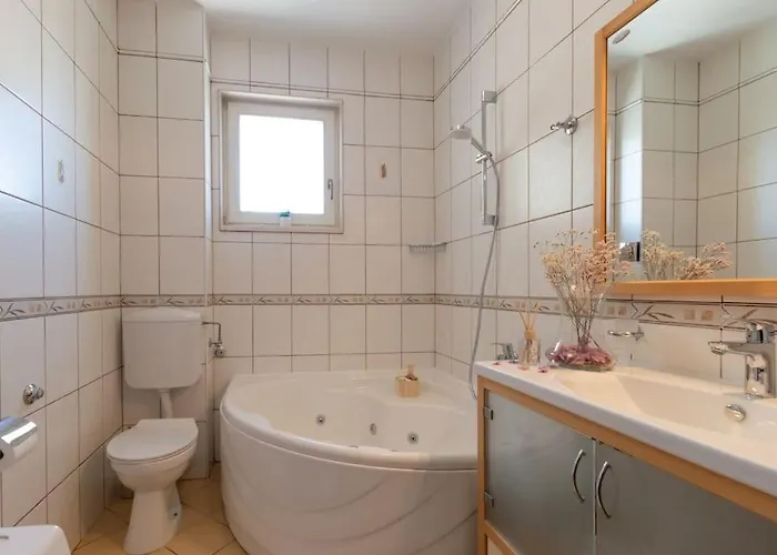 Sea View- Spacious With Shared Pool Apartamento *