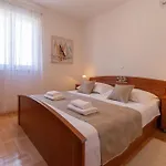 Διαμέρισμα Sea View- Spacious With Shared Pool Σπλιτ