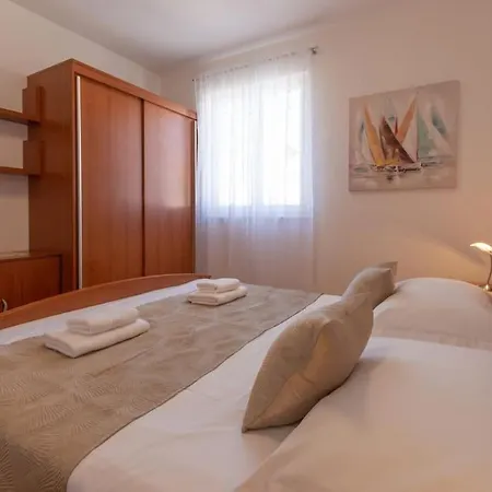 Lägenhet Sea View- Spacious With Shared Pool *