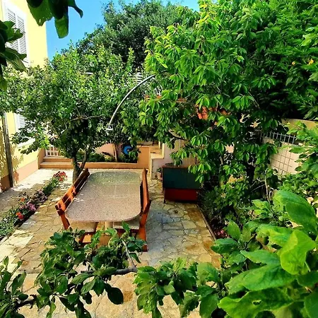 Sea View- Spacious With Shared Pool Apartament