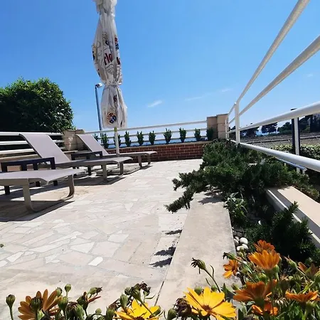 Sea View- Spacious With Shared Pool Appartamento *