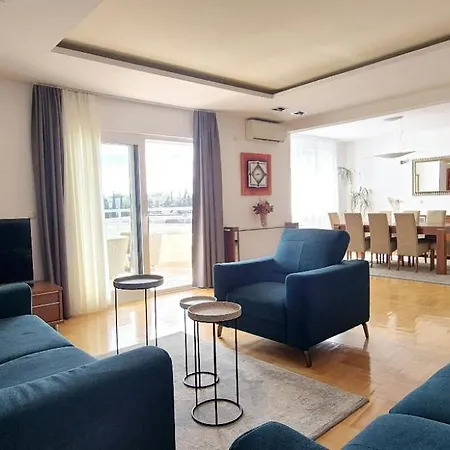 Sea View- Spacious With Shared Pool * Split