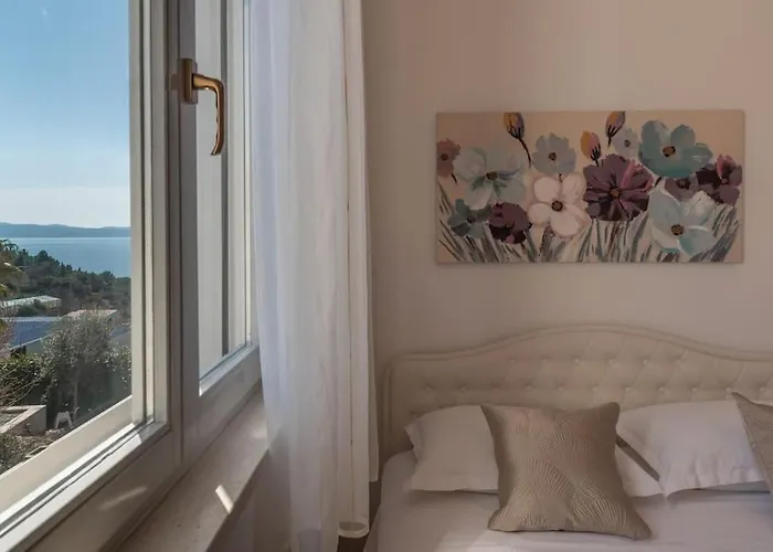 Sea View- Spacious With Shared Pool * سبليت