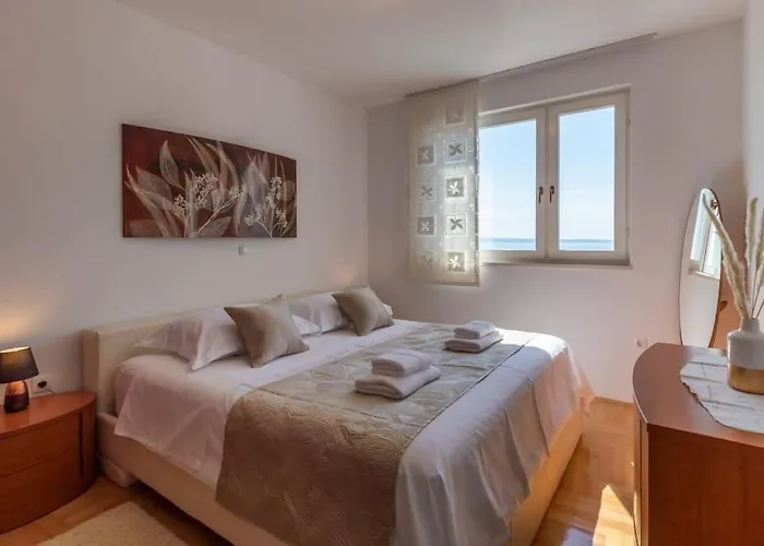 Sea View- Spacious With Shared Pool سبليت