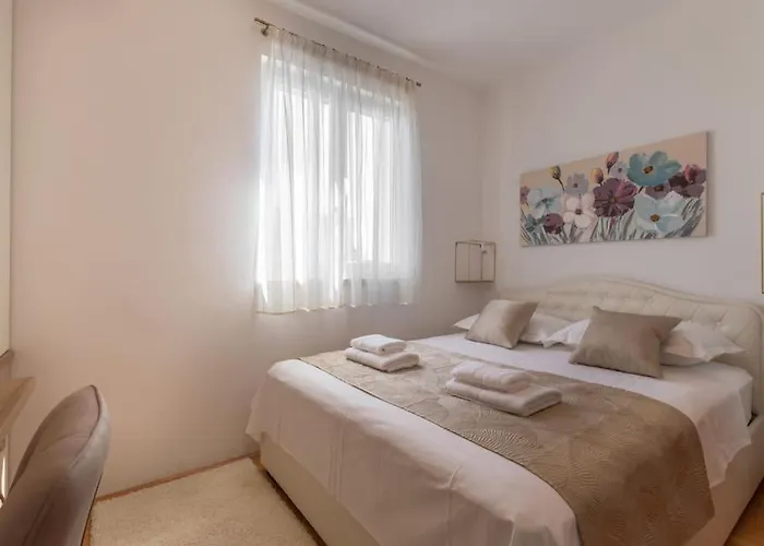 Sea View- Spacious With Shared Pool *