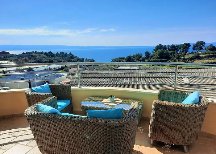 Sea View- Spacious With Shared Pool سبليت