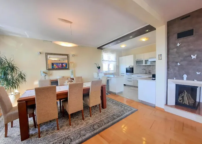 شقة Sea View- Spacious With Shared Pool *