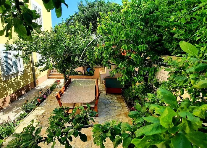 Sea View- Spacious With Shared Pool شقة