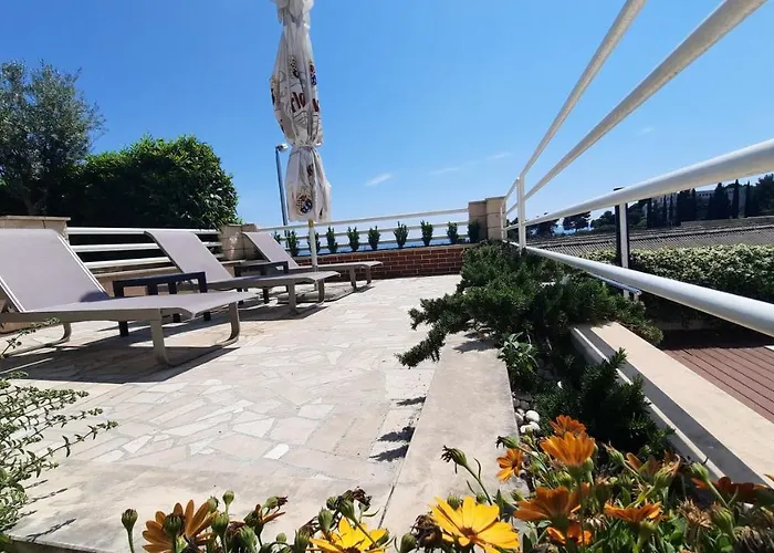 Sea View- Spacious With Shared Pool Appartamento *