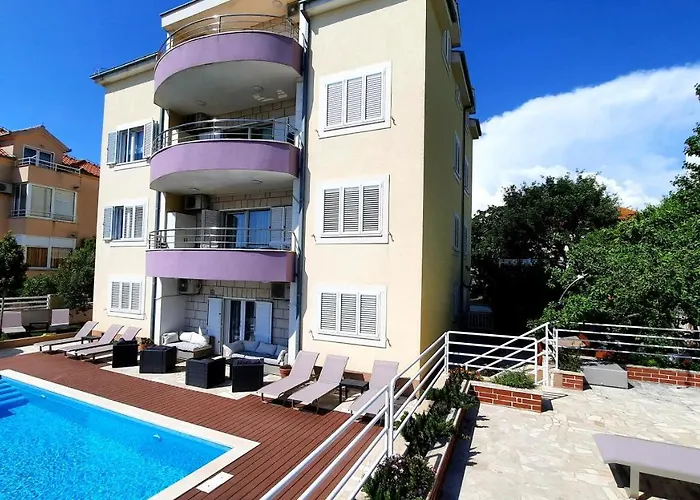 شقة Sea View- Spacious With Shared Pool سبليت