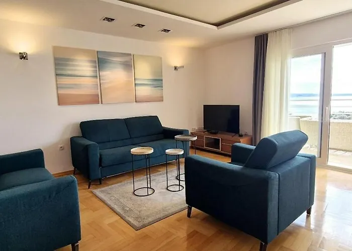 アパート Sea View- Spacious With Shared Pool スプリト