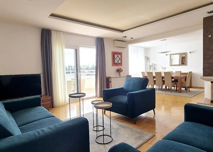 Sea View- Spacious With Shared Pool * سبليت